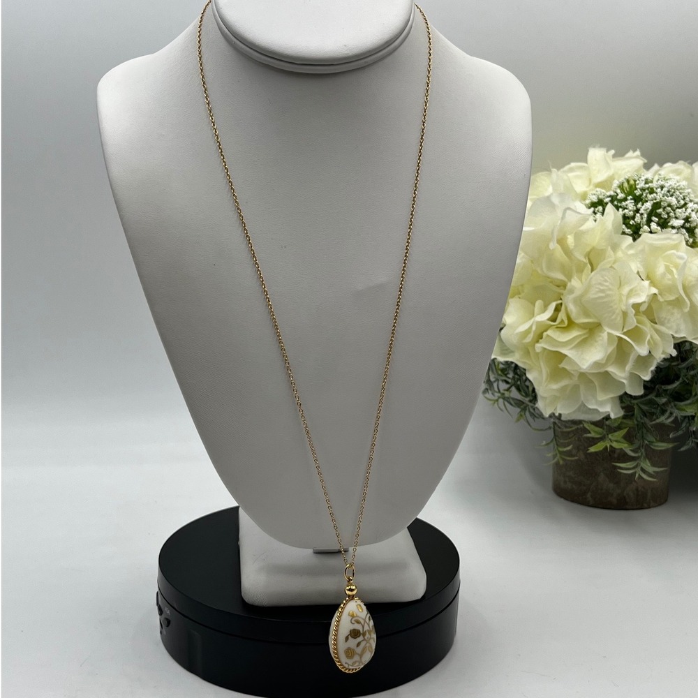 Franklin Mint Easter‎ Egg
Pendant Russian Gold Filled Porcelain
Floral Necklace